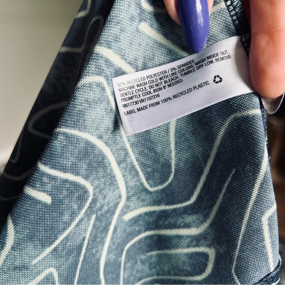 Goodfellow & Co Lightweight Athletic Blue Green Print Polo Shirt Men’s Medium - Picture 4 of 4